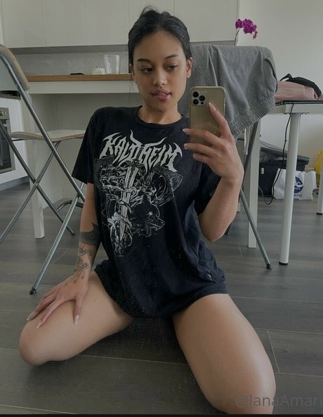 巨乳の黒人女性オンリーファンズ ポルノグラフィック 画像