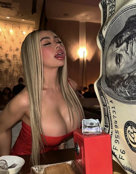 Trophyslut ポルノスター エロティック 写真