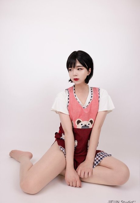 CD Jieun アートポルノスター 写真