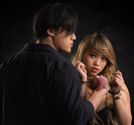 Hmong Julie Vue xxxスター ギャラリー