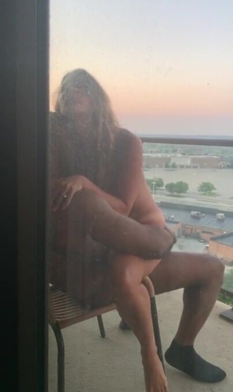 お金 オンリーファンズ アートポルノ アーカイブ