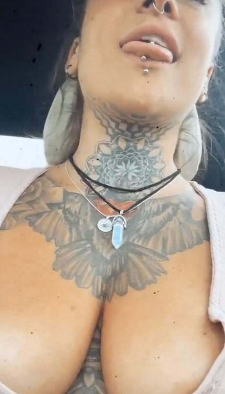 BBWシーメールオンリーファンズ 無料ヌード 画像