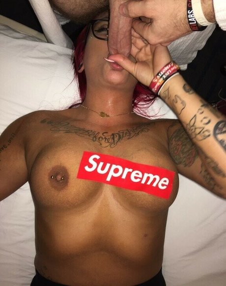 Alyssadoesntboost エロティックモデル 写真