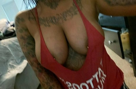 Alyssadoesntboost ポルノスター 写真