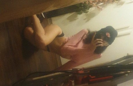 Niki Zmf 独占スター 写真