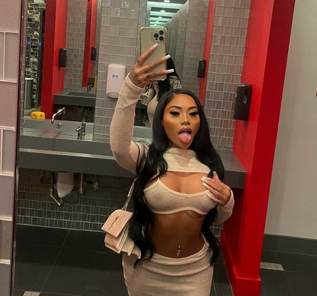 lissythedoll ポルノスター アート ギャラリー