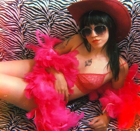 痩せたティーンのオンリーファンズ 美しい裸 写真