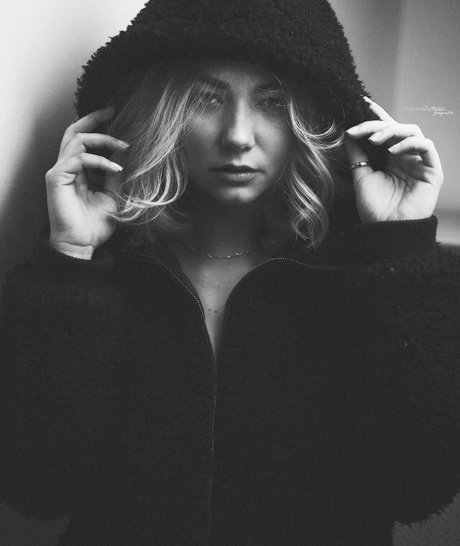 ミニドレス OnlyFans ポルノ 画像