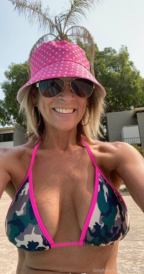 ブロンドビキニOnlyFans 無料セクシー 写真