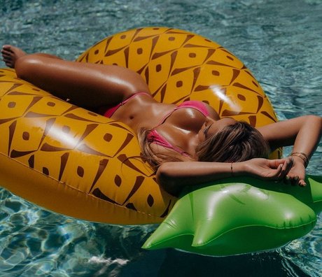 Livia Gullo セックスモデル 画像