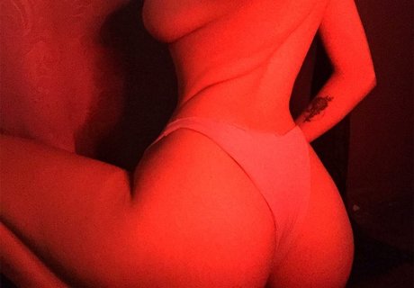 Andrea Villalobos ポルノスター アート 写真