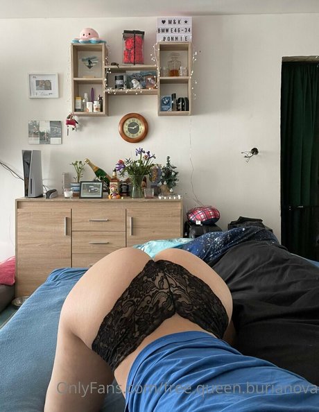 queen burianova セクシーなスター 写真