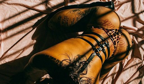 かわいいシーメールオンリーファンズ ホットヌード 写真