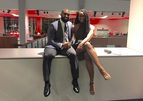 Dr Ebonie Vincent 素敵なモデル 写真