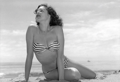 Joanne Arnold ヌードモデル 画像