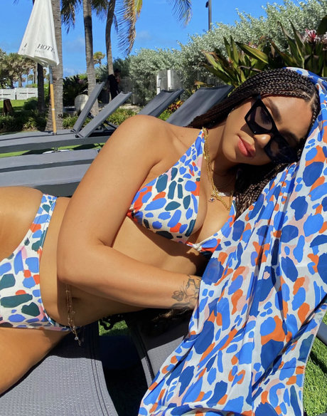 成熟した黒人女性オンリーファンズ ホットポルノ 写真