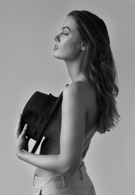 GeorgieToms ポルノスター ギャラリー