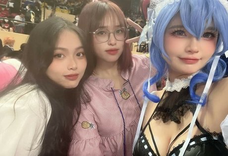 Azami Cosplayer 裸モデル 写真