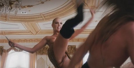 Elizabeth Berkley 裸の女優 写真