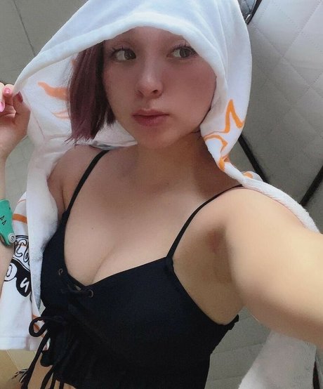 熟女の足オンリーファンズ セクシー裸 画像