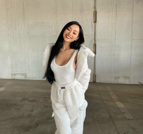 Christy Nguyen 完璧なポルノスター 写真