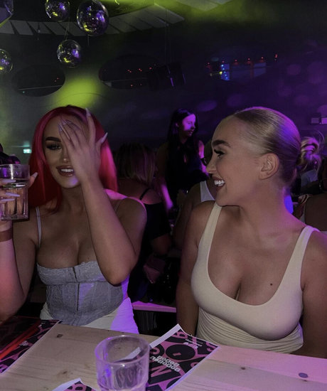 Helen Briggs 素敵なポルノスター ギャラリー