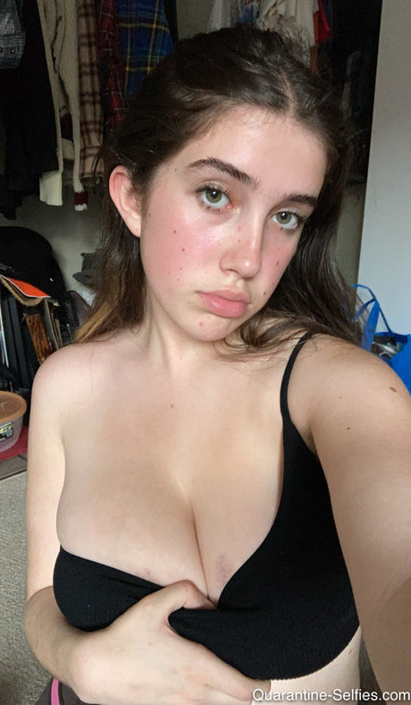 ポニーテールオンリーファンズ 美しい裸 写真