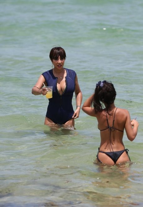 ヌード教師オンリーファンズ セックス 写真