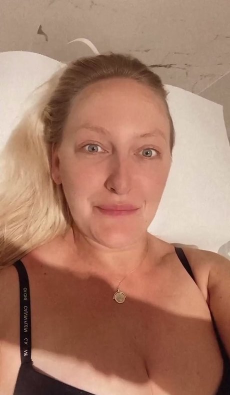 巨乳の熟女オンリーファンズ 無料エロ 写真