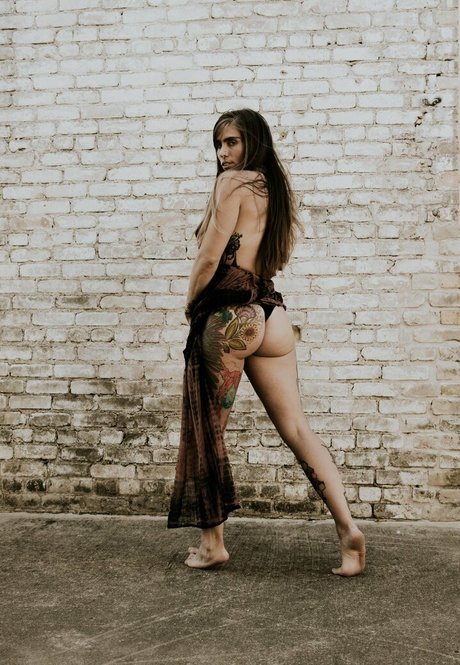 Ella Anne Kociuba xxxモデル 写真