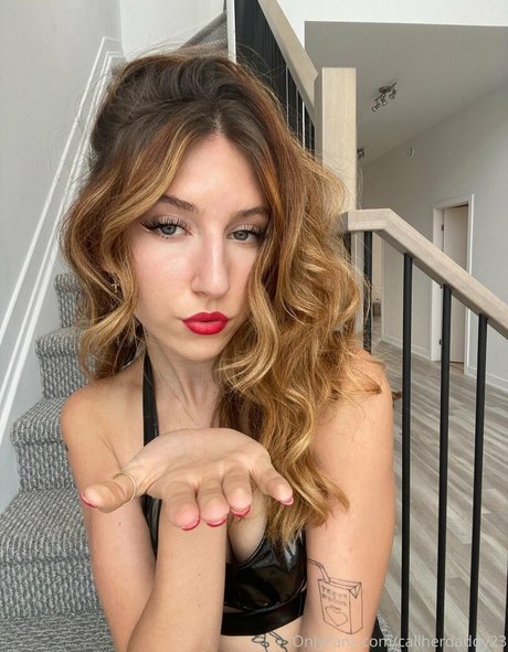 垂れ下がった熟女OnlyFans アート裸 アーカイブ