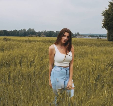 ティーン乱交OnlyFans 無料 写真