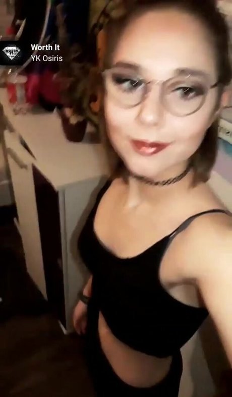 痩せたティーンのオンリーファンズ セクシー裸 画像