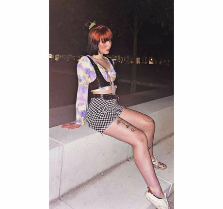 熟女の足オンリーファンズ アートポルノ 画像