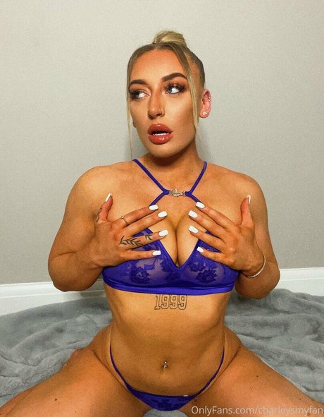 クリスマスヌードOnlyFans セクシー裸 画像