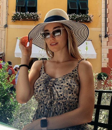 Elena Berri かわいいポルノスター 写真