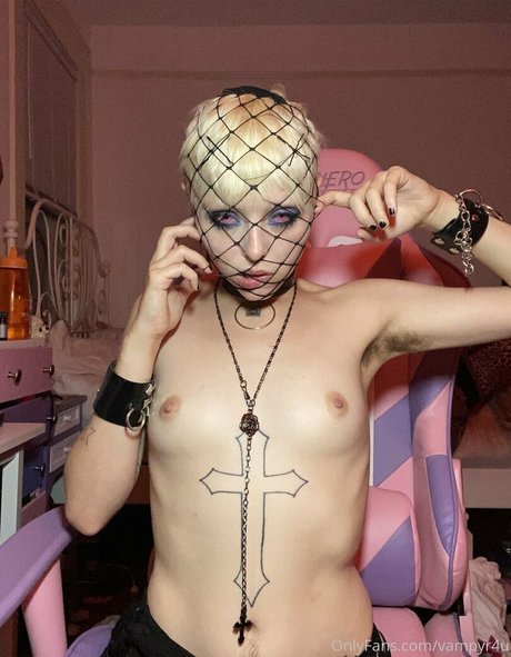 vampyr4u ヌードスター 写真