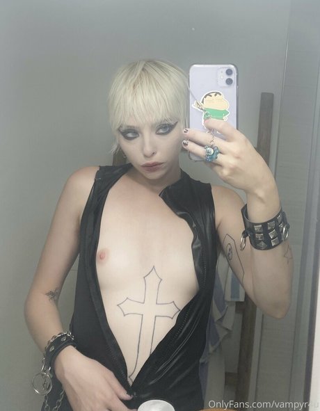 ブッシュ・オンリーファンズ ヌード 写真