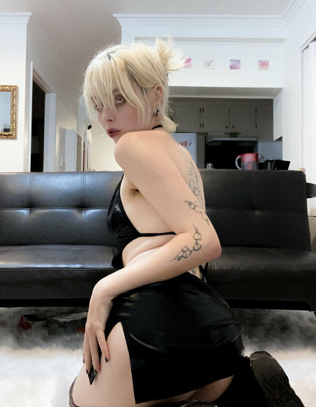 BBWシーメールオンリーファンズ セクシーヌード 画像