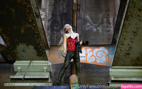 ティーン乱交OnlyFans ポルノ 画像