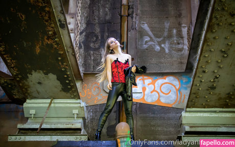 金髪の射精OnlyFans 無料ヌード ギャラリー