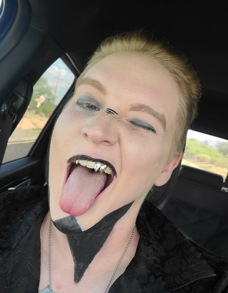 Skeletons twin 最高のスター ギャラリー