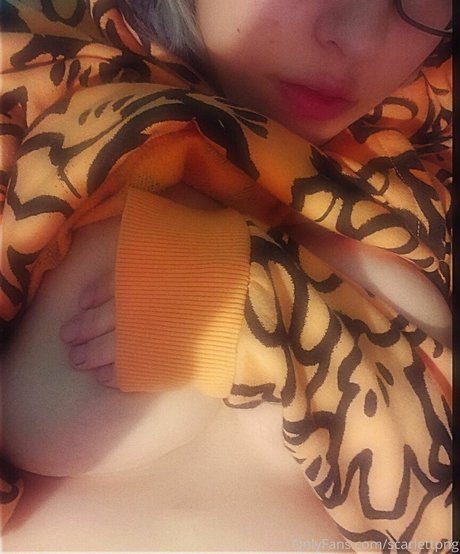 ScarlettPNG ポルノ女優 写真