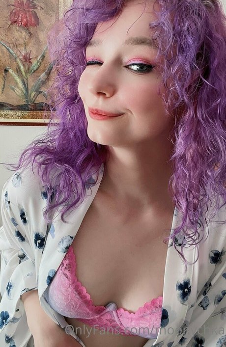 Moonychka 可愛いモデル 写真