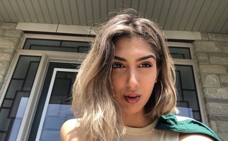 Jasdeep Johal 高品質女優 写真