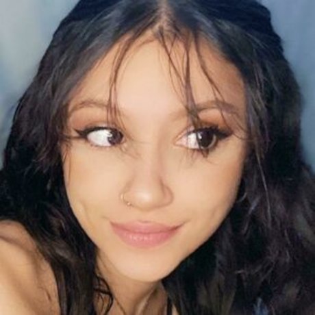 オンリーファンズでのセクスティング 無料セクシー 写真