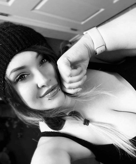 濡れたパンティーOnlyFans ポルノグラフィック 写真