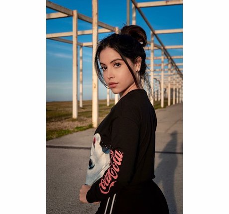 Cinthya Carmona 限定スター 写真