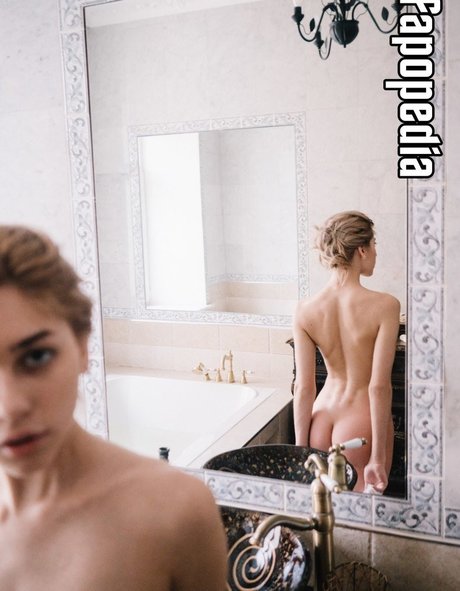 aemillin ヌードのポルノスター 写真