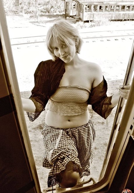 Avalon Zuercher ポルノスター 画像